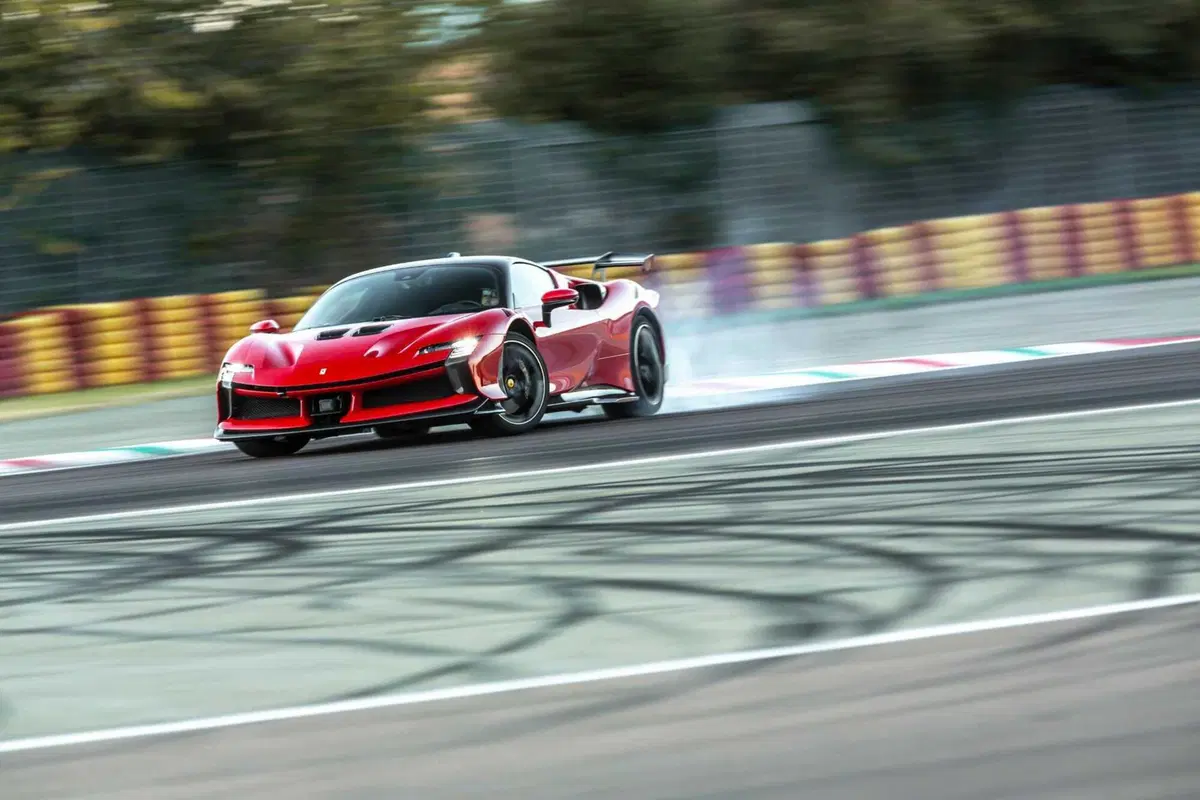 Ferrari SF90 XX Stradale: 1030 CV e l'ho guidata a Fiorano (12)