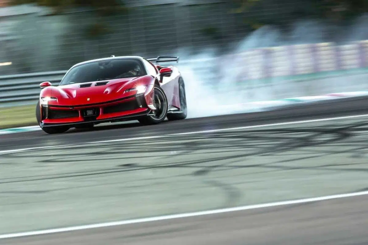 Ferrari SF90 XX Stradale: 1030 CV e l'ho guidata a Fiorano (13)