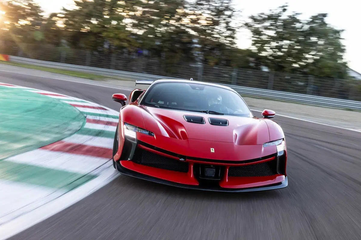 Ferrari SF90 XX Stradale: 1030 CV e l'ho guidata a Fiorano (15)