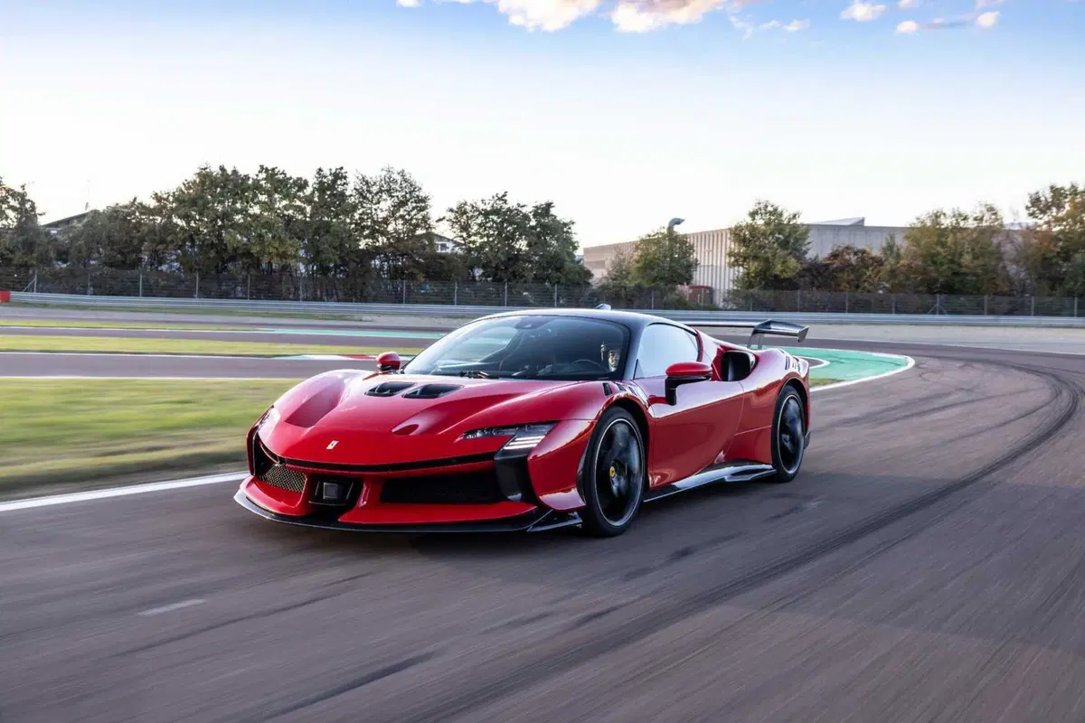 Ferrari SF90 XX Stradale: 1030 CV e l'ho guidata a Fiorano (16)