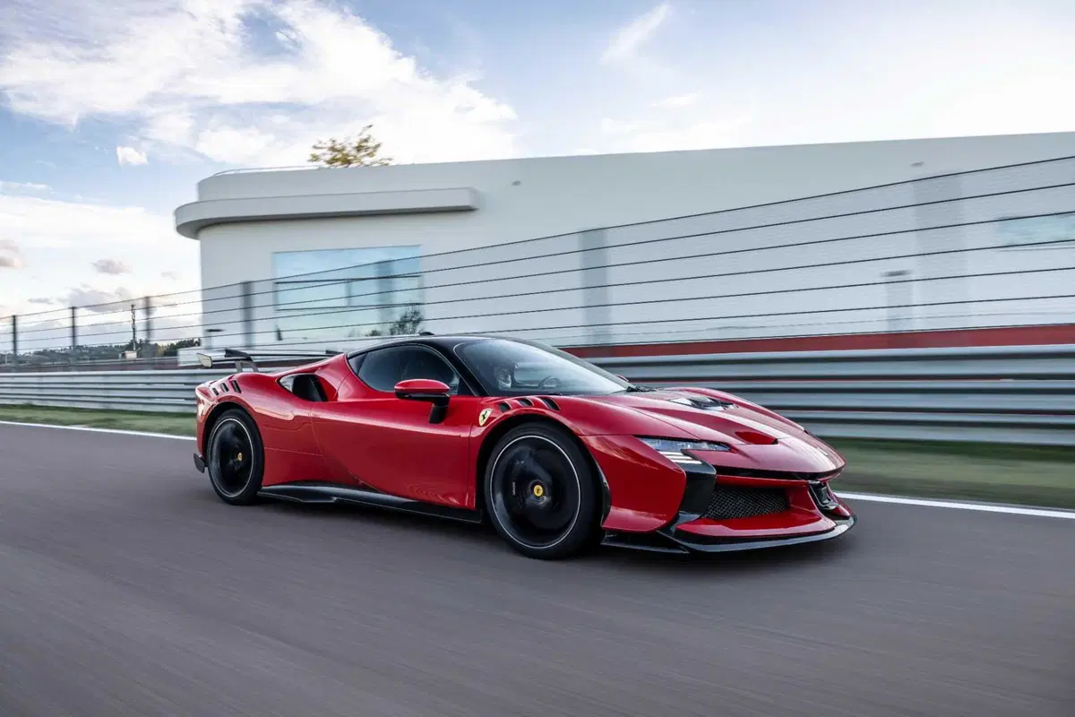 Ferrari SF90 XX Stradale: 1030 CV e l'ho guidata a Fiorano (18)