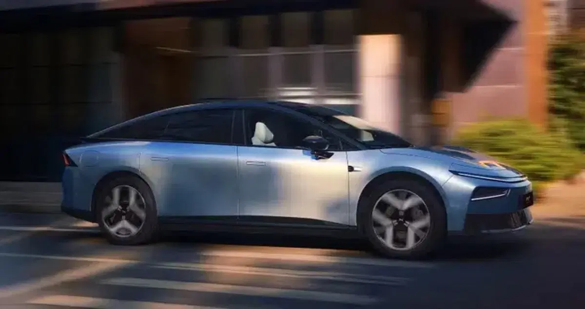 XPeng P7+: la berlina elettrica cinese che sfida Tesla e le premium europee