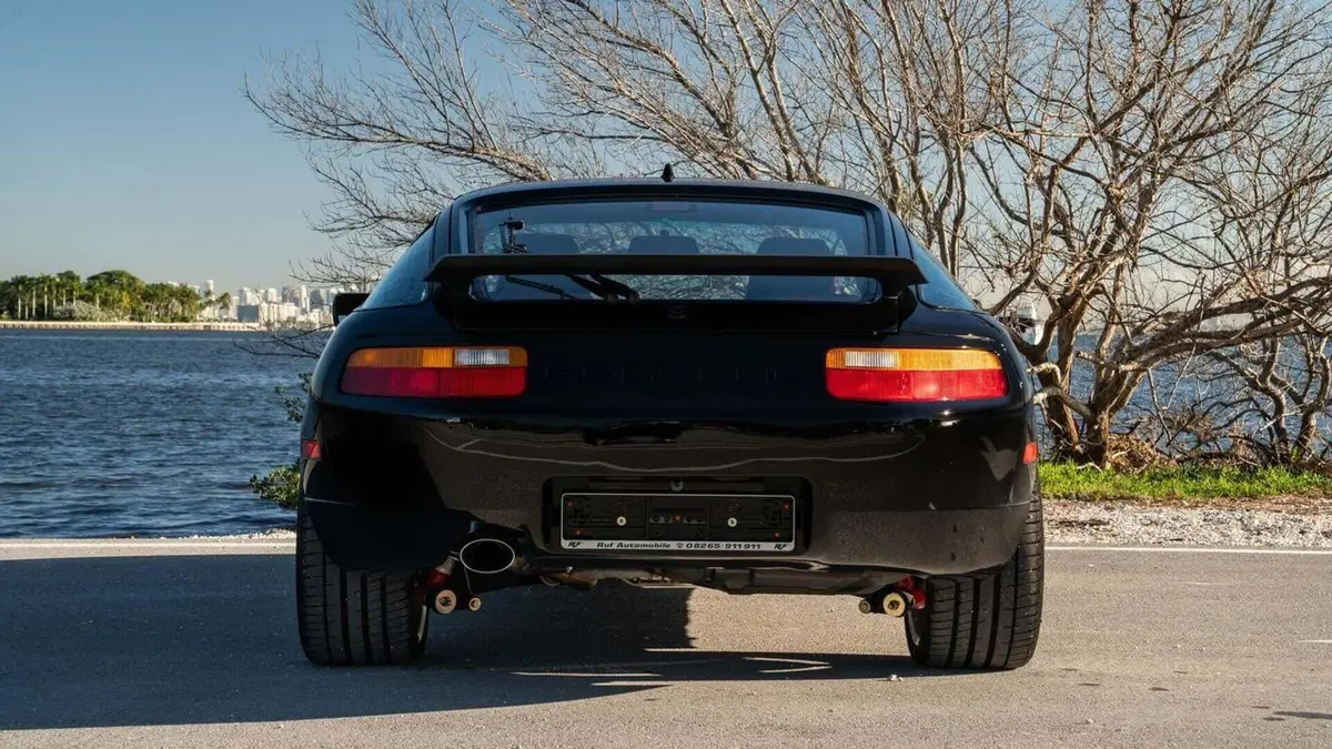 Rarissima RUF Porsche 928R: l’unico esemplare al mondo appartenuto al presidente di Samsung va all’asta (4)