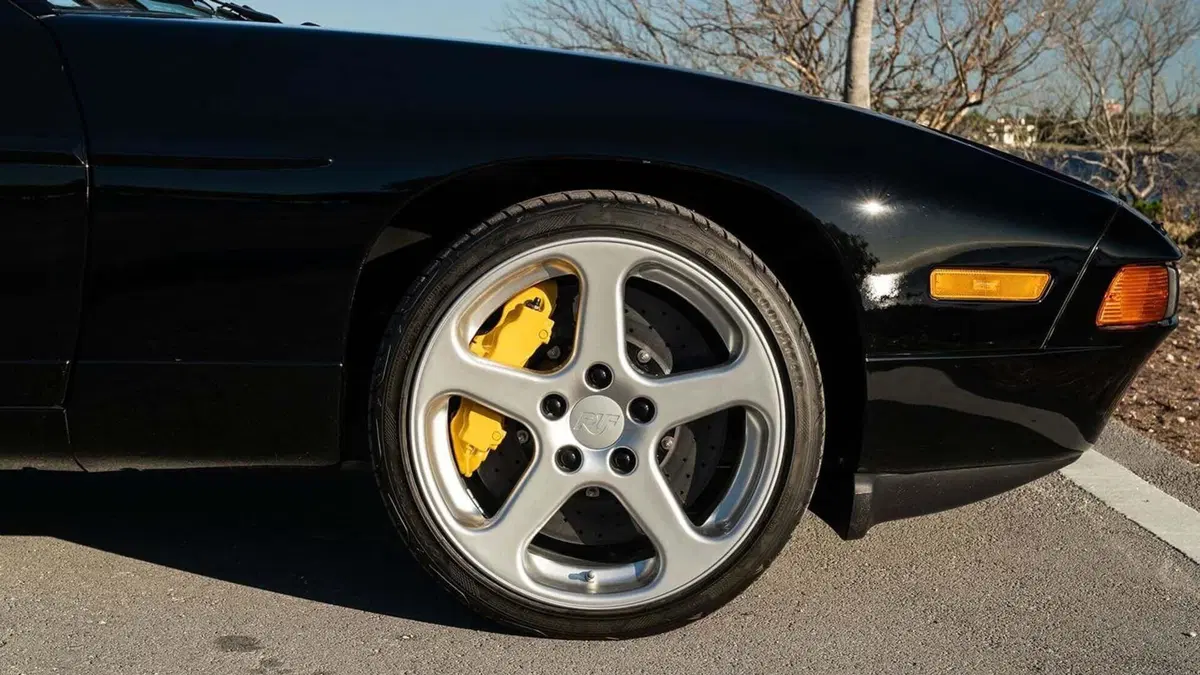 Rarissima RUF Porsche 928R: l’unico esemplare al mondo appartenuto al presidente di Samsung va all’asta (11)