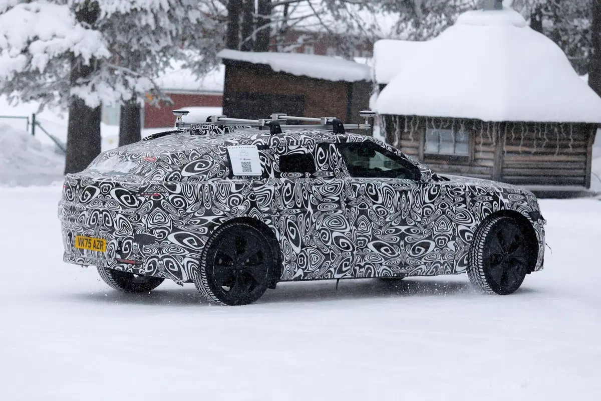 Range Rover Velar: via il termico, la nuova generazione sarà solo elettrica  (11)