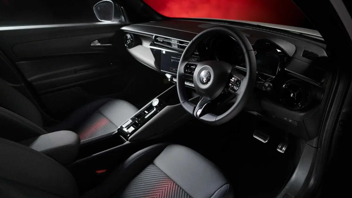 Alfa Romeo reintroduce uno dei suoi segni distintivi, ma è solo per un’edizione speciale (6)
