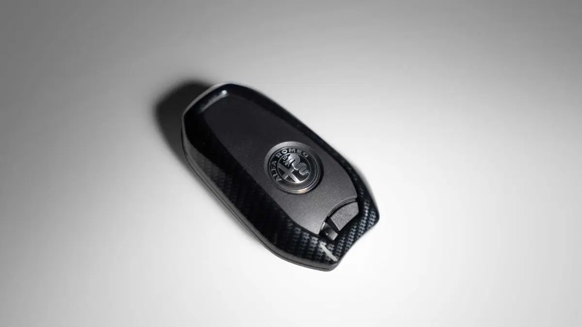 Alfa Romeo reintroduce uno dei suoi segni distintivi, ma è solo per un’edizione speciale (8)