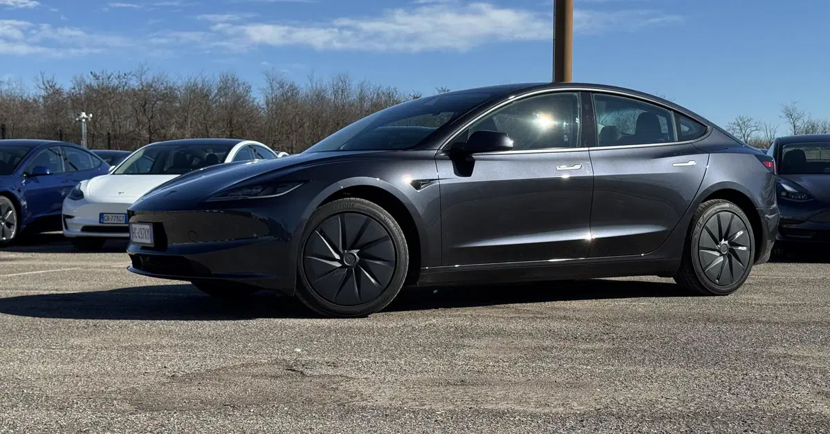 Tesla Model 3 Standard: la base che non sembra base