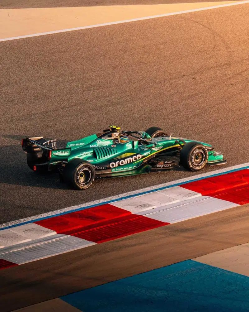 Fernando Alonso a bordo della sua Aston Martin