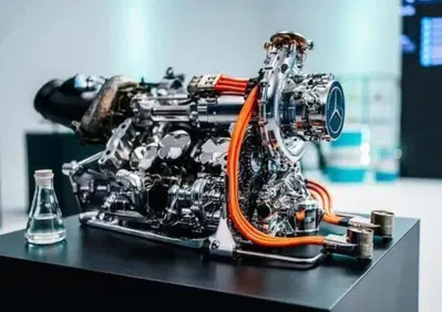 F1 2026, la FIA chiude il caso Mercedes: cambia il test sul motore e salta la “zona grigia” del rapporto di compressione
