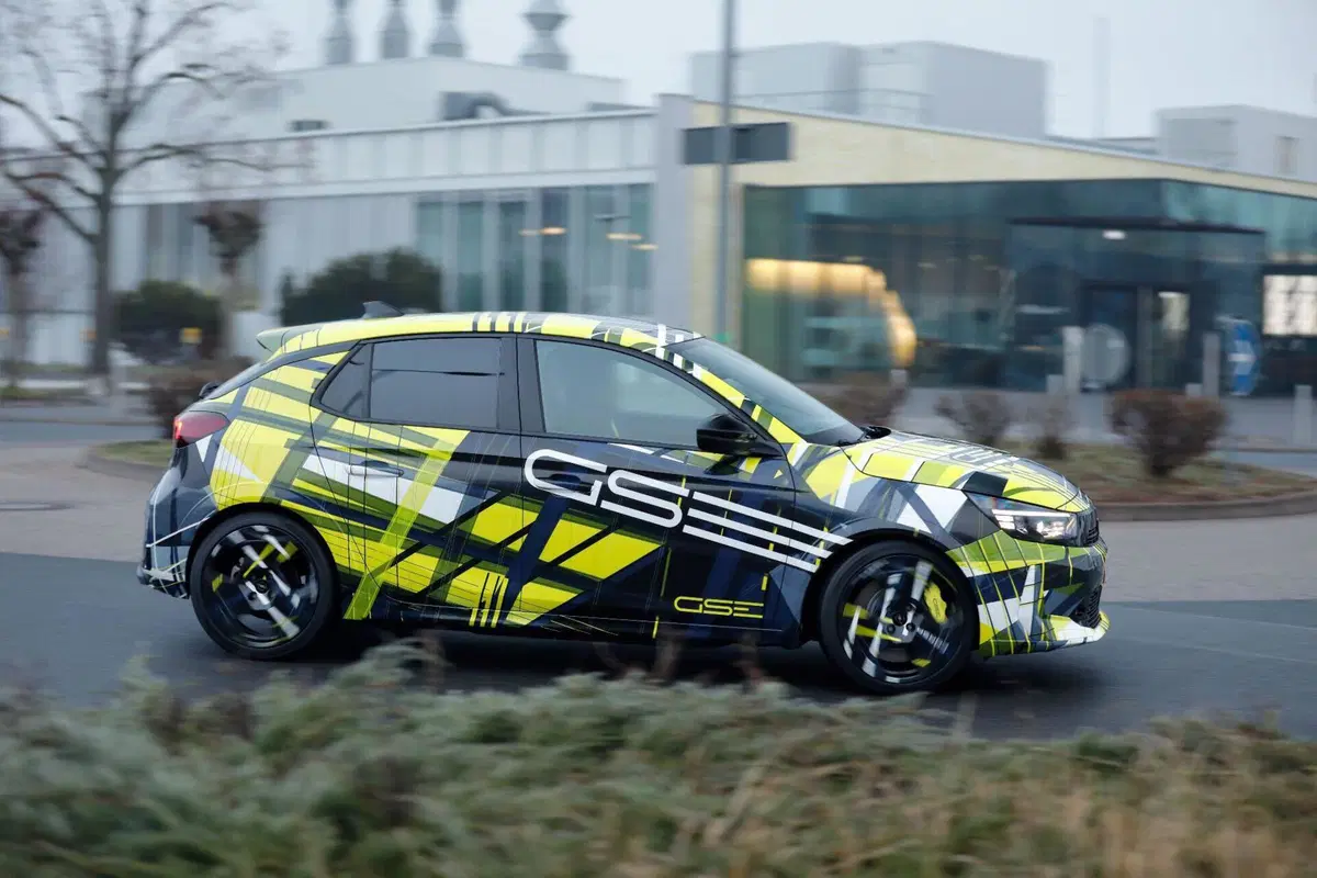 Addio OPC: la nuova Opel Corsa GSE diventa elettrica e promette 281 CV (3)