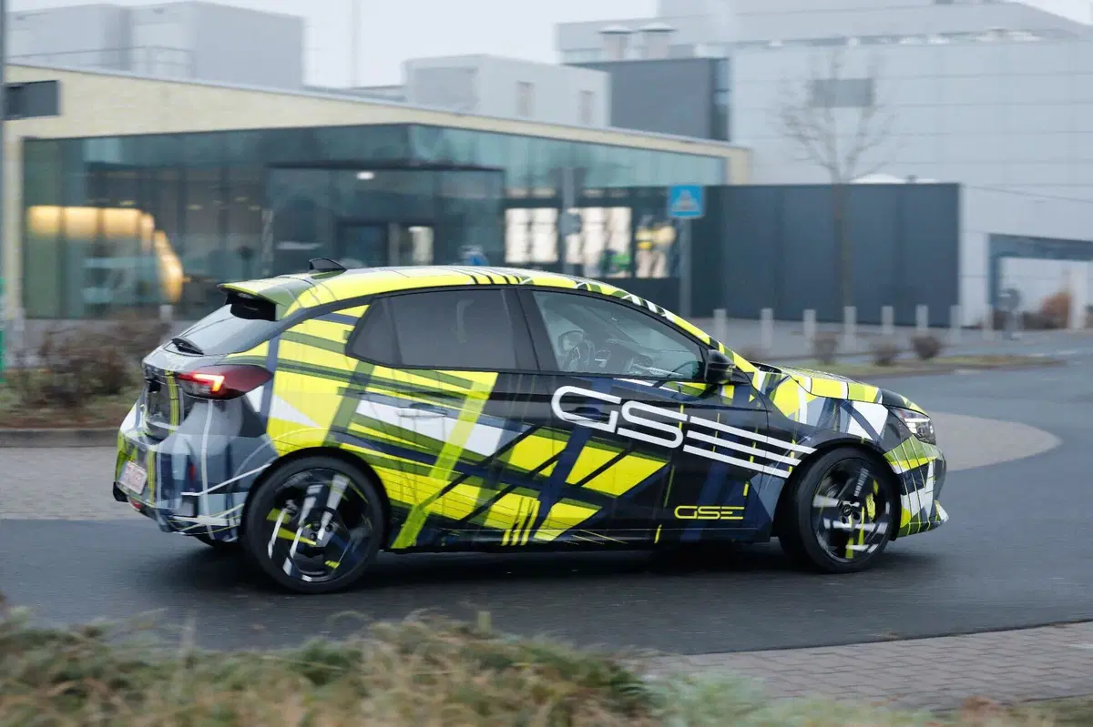 Addio OPC: la nuova Opel Corsa GSE diventa elettrica e promette 281 CV (4)
