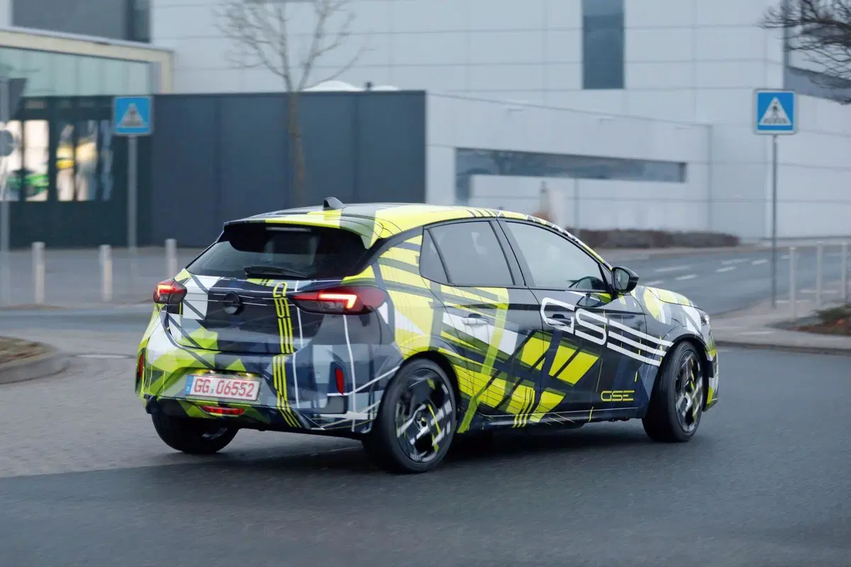 Addio OPC: la nuova Opel Corsa GSE diventa elettrica e promette 281 CV (5)