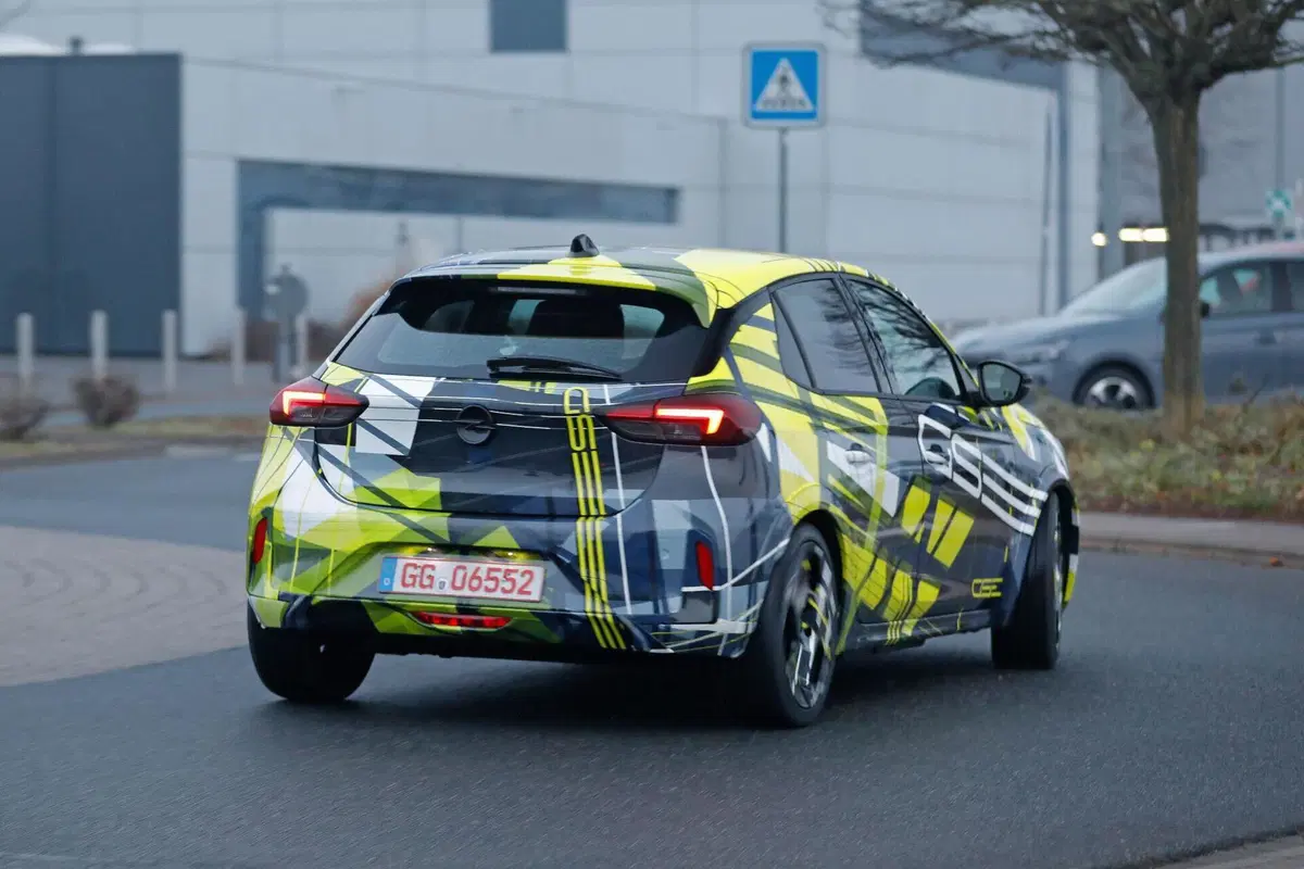 Addio OPC: la nuova Opel Corsa GSE diventa elettrica e promette 281 CV (6)