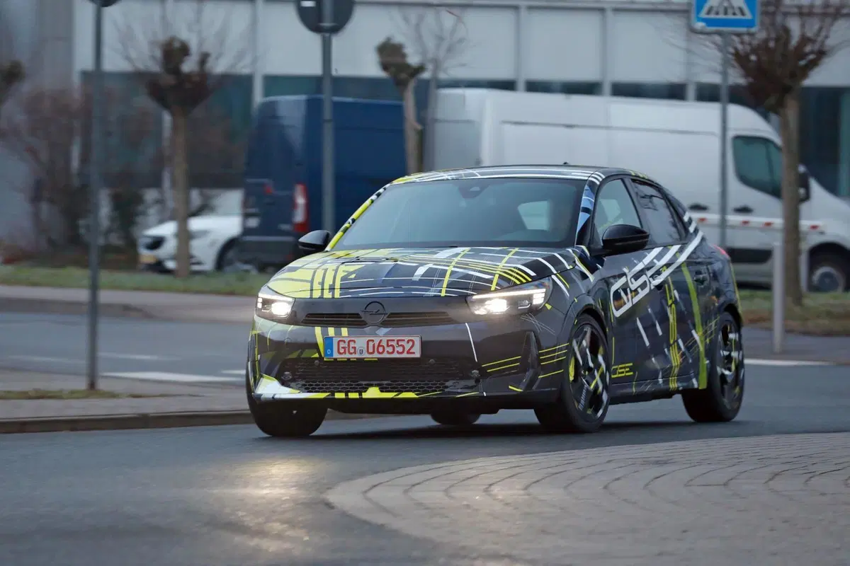 Addio OPC: la nuova Opel Corsa GSE diventa elettrica e promette 281 CV (9)
