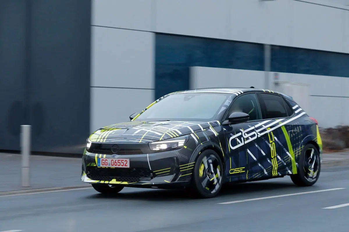 Addio OPC: la nuova Opel Corsa GSE diventa elettrica e promette 281 CV (12)