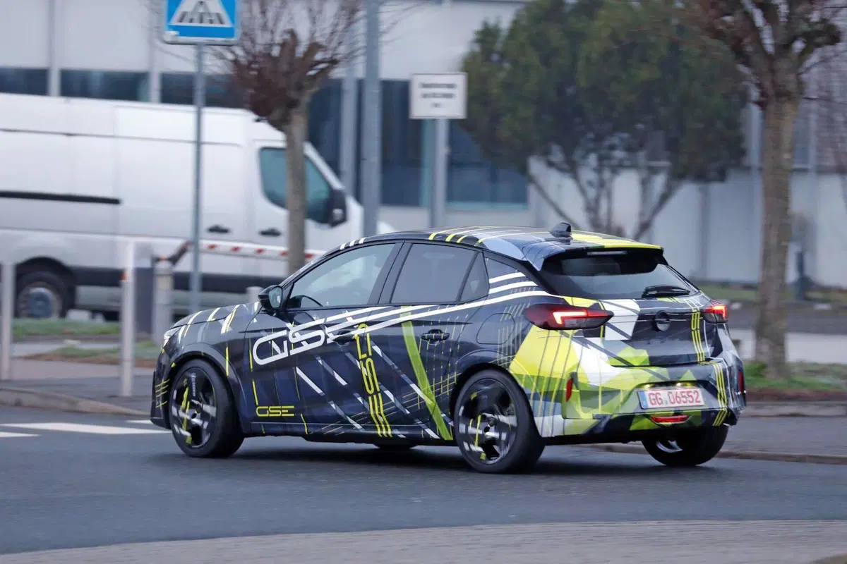 Addio OPC: la nuova Opel Corsa GSE diventa elettrica e promette 281 CV (15)