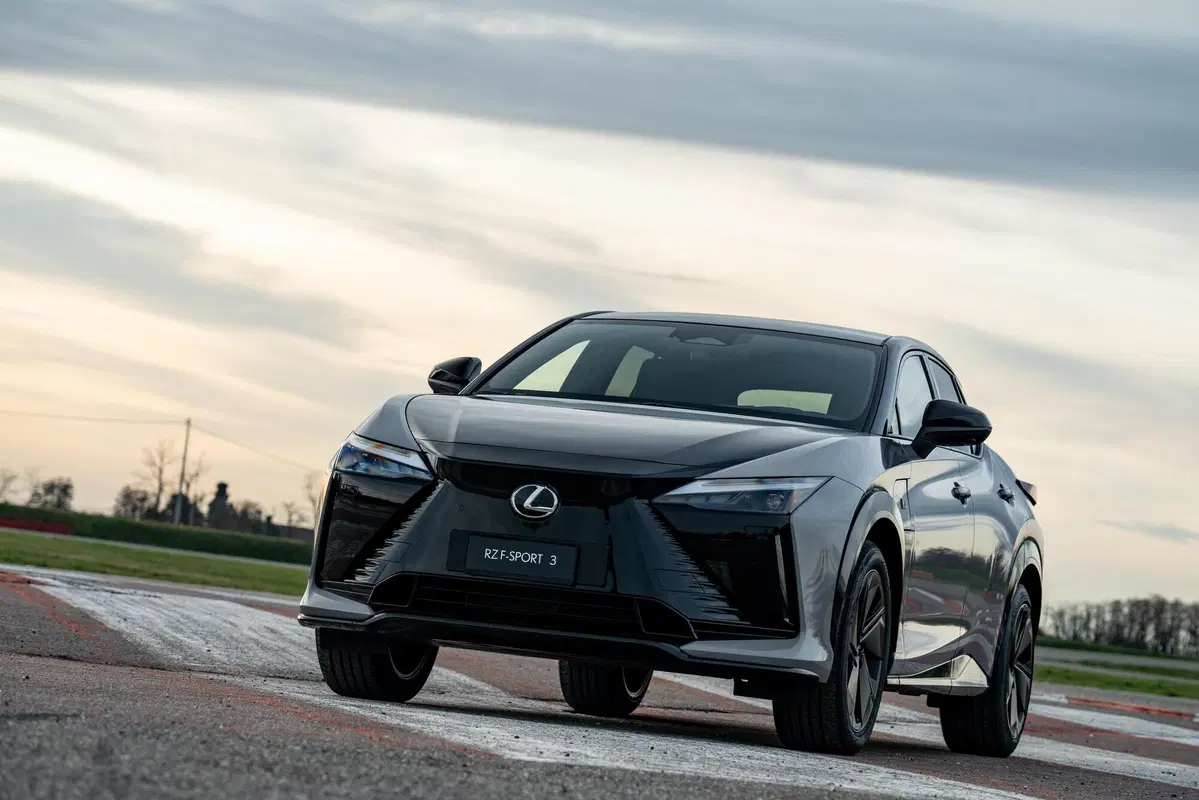 Lexus RZ, rivoluzione o azzardo? Lo sterzo by-wire sotto esame