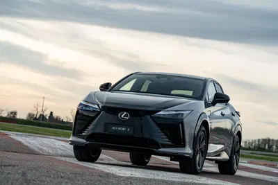 Lexus RZ, rivoluzione o azzardo? Lo sterzo by-wire sotto esame