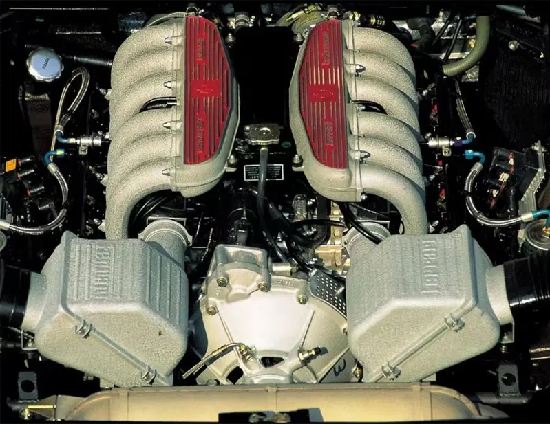 Motore 12 cilindri della Ferrari 512 TR