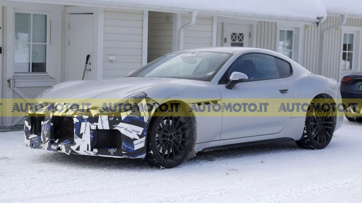 Maserati GranTurismo e GranCabrio, prototipi avvistati: le foto spia esclusive, ecco tutto quello che sappiamo (16)