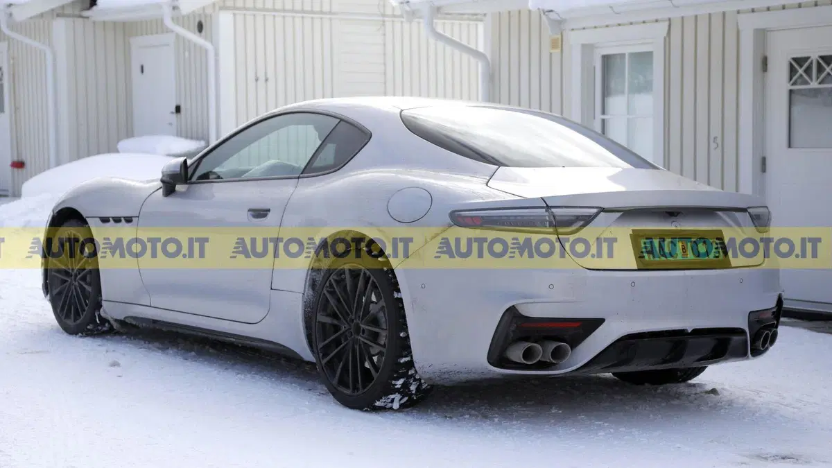 Maserati GranTurismo e GranCabrio, prototipi avvistati: le foto spia esclusive, ecco tutto quello che sappiamo (19)