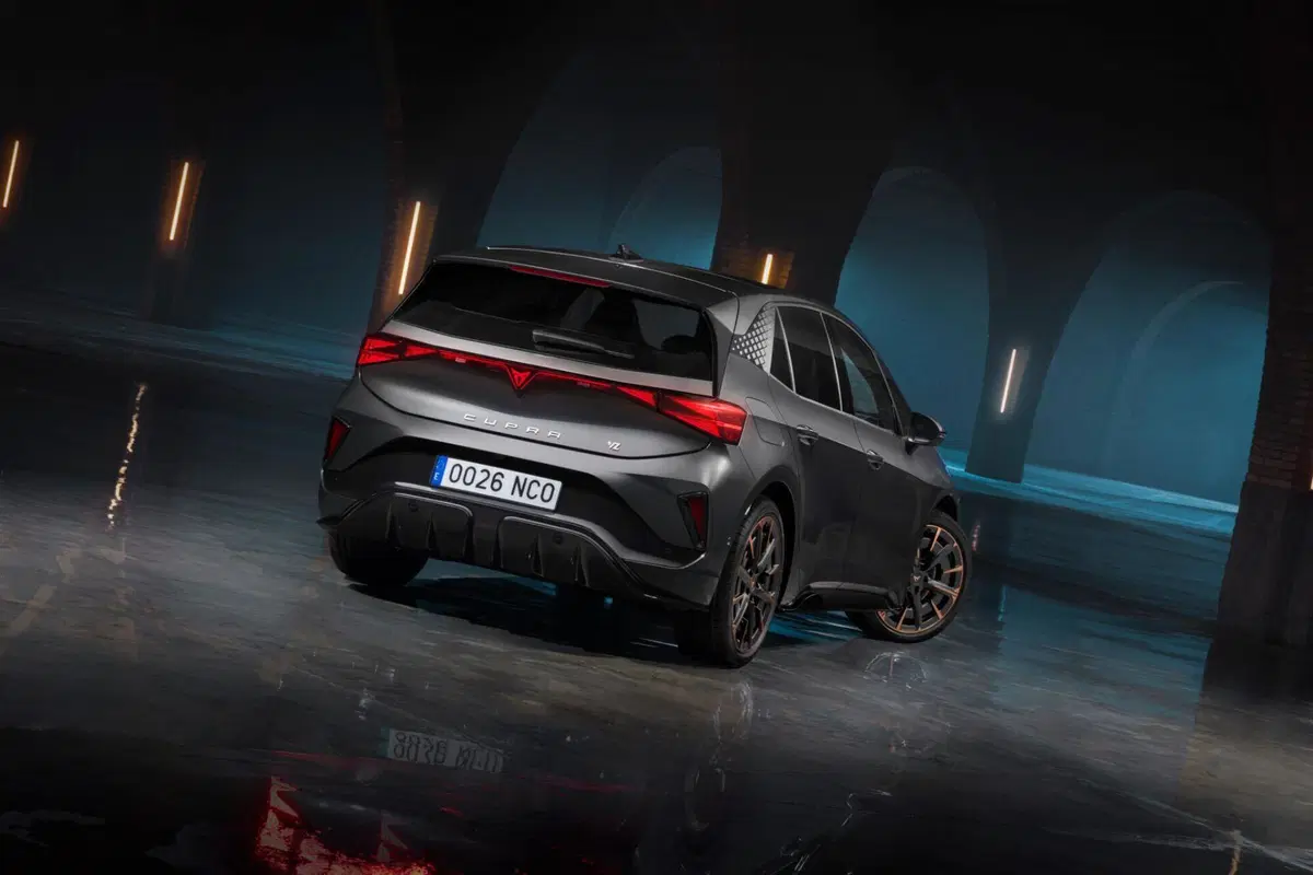 Cupra Born si aggiorna (di sostanza): più potenza, più tecnologia e un’autonomia fino a 600 km (12)