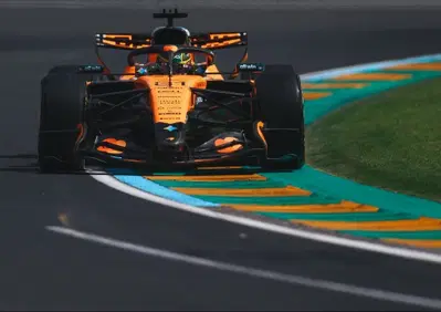 F1 GP Australia 2026: Piastri infiamma Melbourne nelle FP2, Mercedes mostra le carte. Ferrari studia il passo gara