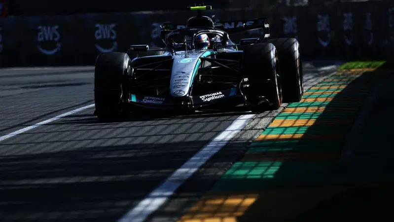 F1. La Mercedes scopre finalmente le carte nel venerd&igrave; di Melbourne, ma la Ferrari c'&egrave;. Disastro Aston Martin