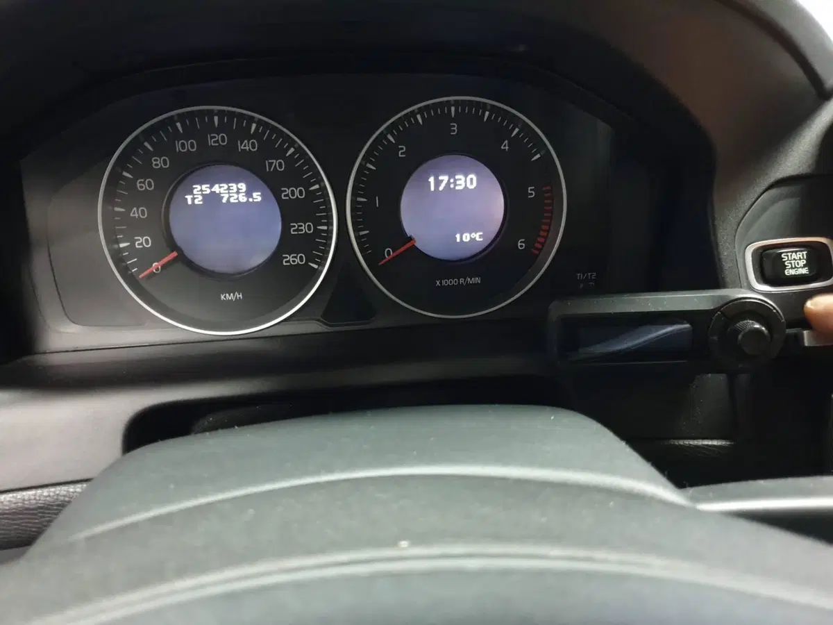 Volvo XC60 usata a Torino (9)