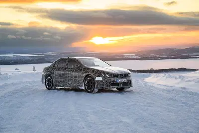 BMW i3 Neue Klasse: test estremi sul ghiaccio per la rivoluzione &ldquo;Heart of Joy&rdquo;