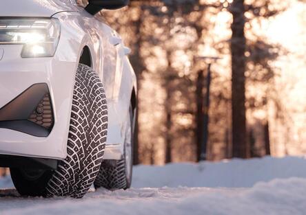 Nokian rivoluziona gli pneumatici invernali: arrivano i primi con chiodi retrattili automatici