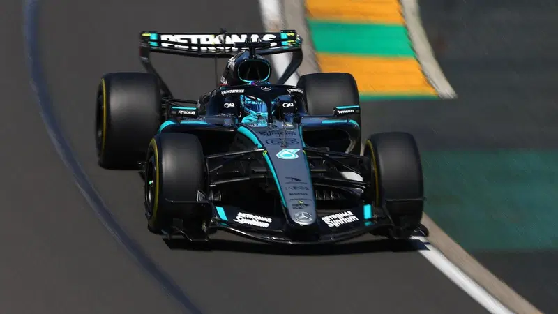 Russell spaventa tutti a Melbourne: Mercedes vola nelle FP3, Antonelli a muro. Ferrari all&rsquo;inseguimento
