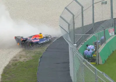 “Non mi sto affatto divertendo”: Verstappen travolto in Q1, Hadjar sogna il podio a Melbourne