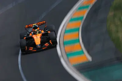 &ldquo;Siamo a 50 secondi dalla Mercedes&rdquo;: Stella lancia l&rsquo;allarme sulla McLaren. Ecco perch&eacute; la MCL40 non performa