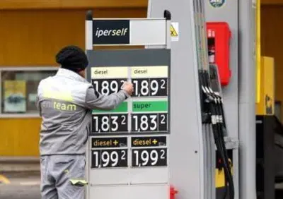 Carburanti, prezzi alle stelle: diesel ai massimi dal 2022, benzina da un anno. Ecco chi paga di più