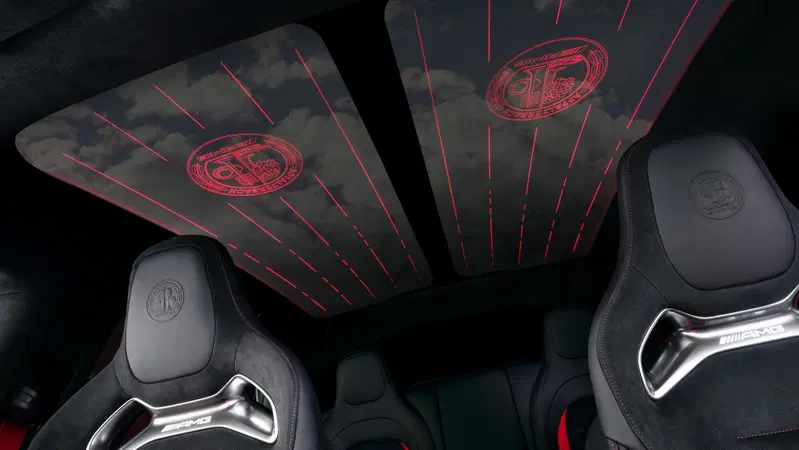 Mercedes-AMG GT 4 Porte: ecco gli interni del nuovo cockpit sportivo ad alte prestazioni