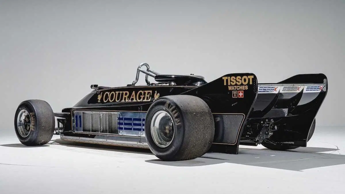 La geniale ma controversa Lotus 88 con doppio telaio (2)