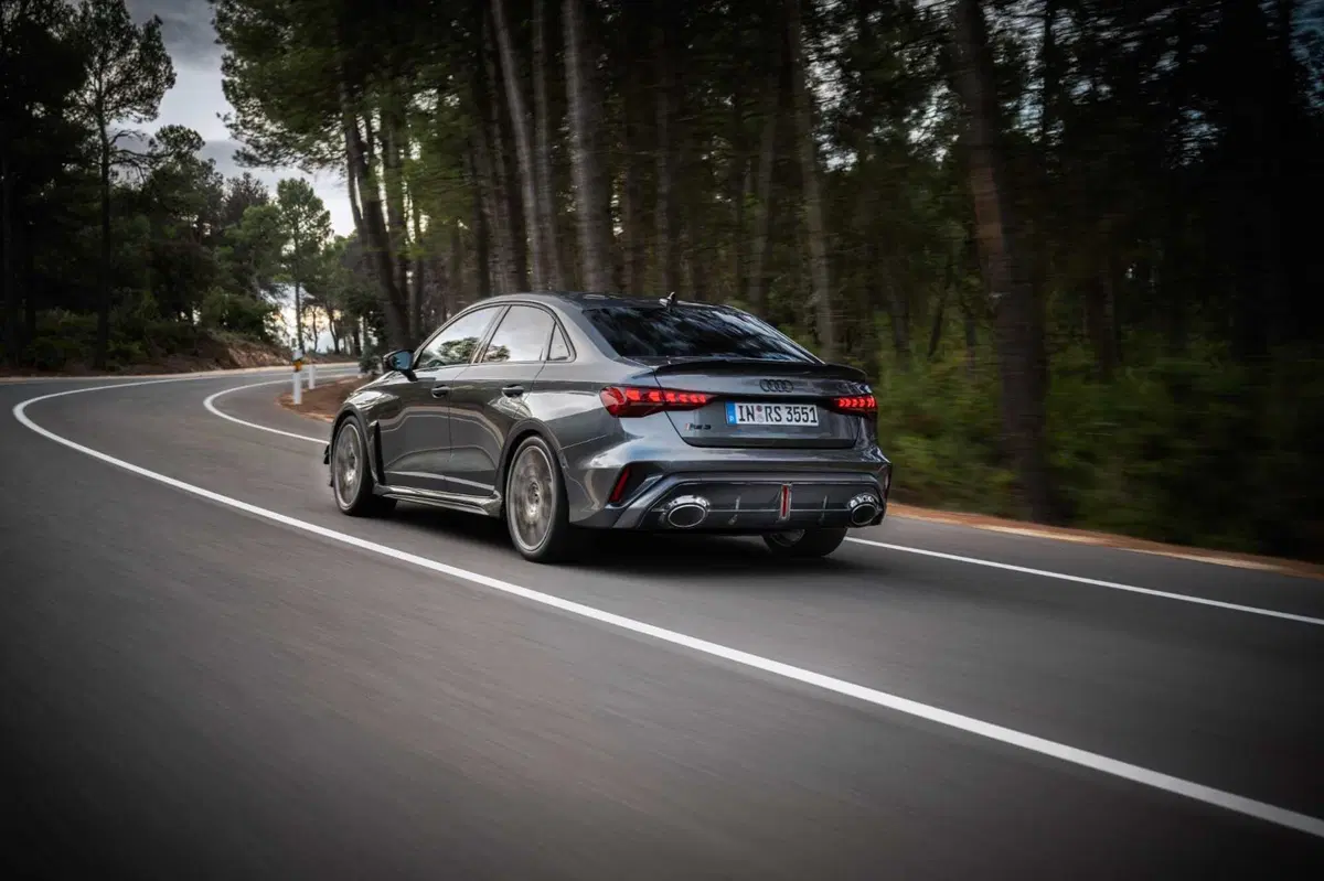 Audi RS 3 Competition Limited 2026: un motore leggendario e cinquant'anni di cilindri che non si dimenticano (2)