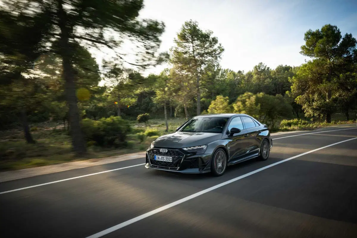 Audi RS 3 Competition Limited 2026: un motore leggendario e cinquant'anni di cilindri che non si dimenticano (3)