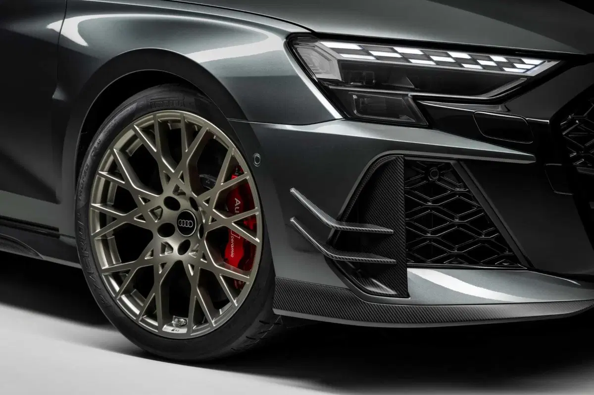 Audi RS 3 Competition Limited 2026: un motore leggendario e cinquant'anni di cilindri che non si dimenticano (15)
