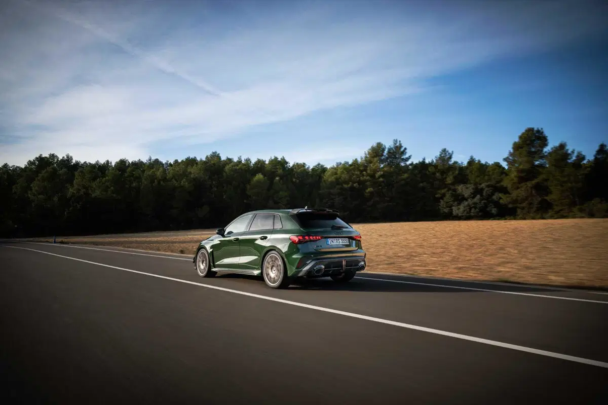 Audi RS 3 Competition Limited 2026: un motore leggendario e cinquant'anni di cilindri che non si dimenticano (28)