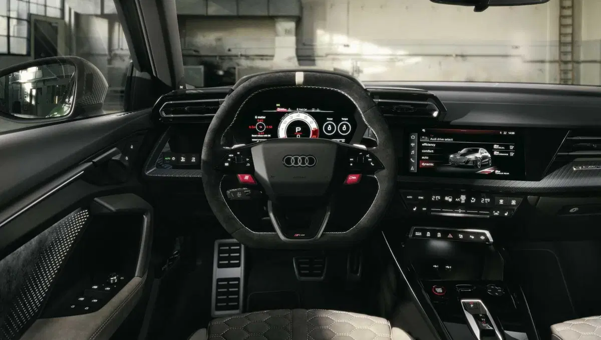 Audi RS 3 Competition Limited 2026: un motore leggendario e cinquant'anni di cilindri che non si dimenticano (2)