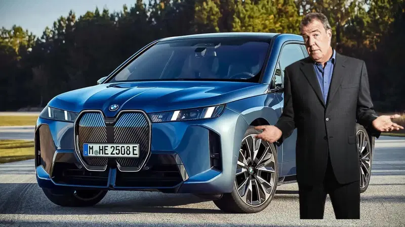 Jeremy Clarkson alla guida della BMW iX: &ldquo;Brutta e scomoda da usare&rdquo;, ma la guida &egrave; sorprendente