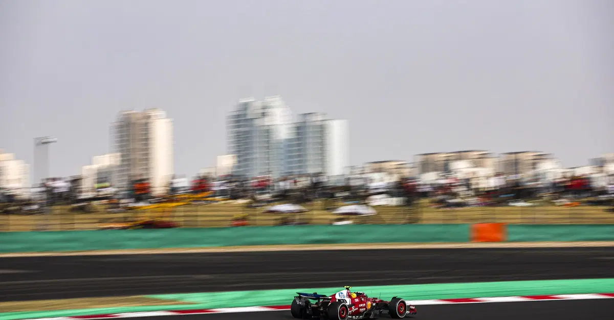 Mercedes fa paura, Ferrari prepara la risposta: la Sprint del GP di Cina pu&ograve; gi&agrave; cambiare la F1 2026. Orari TV Sky e TV8