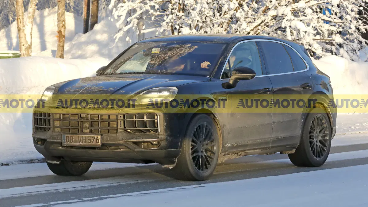Porsche Cayenne facelift: il SUV continua con i motori termici, mentre sta per arrivare la versione 100% elettrica (2)