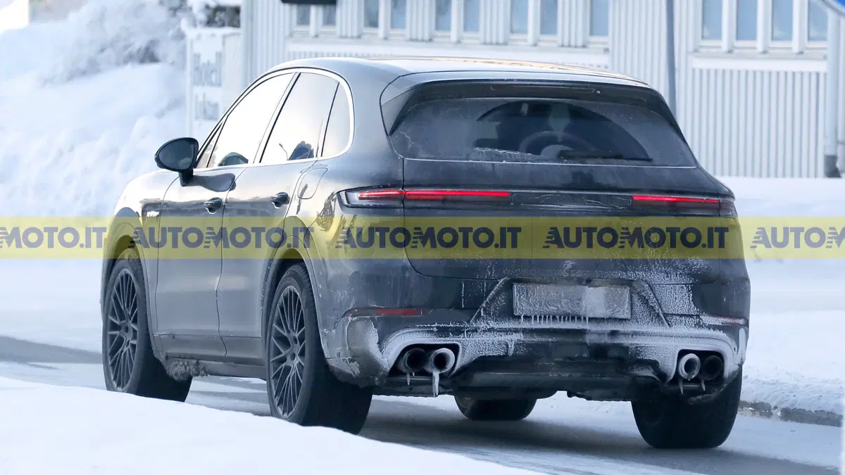 Porsche Cayenne facelift: il SUV continua con i motori termici, mentre sta per arrivare la versione 100% elettrica (9)