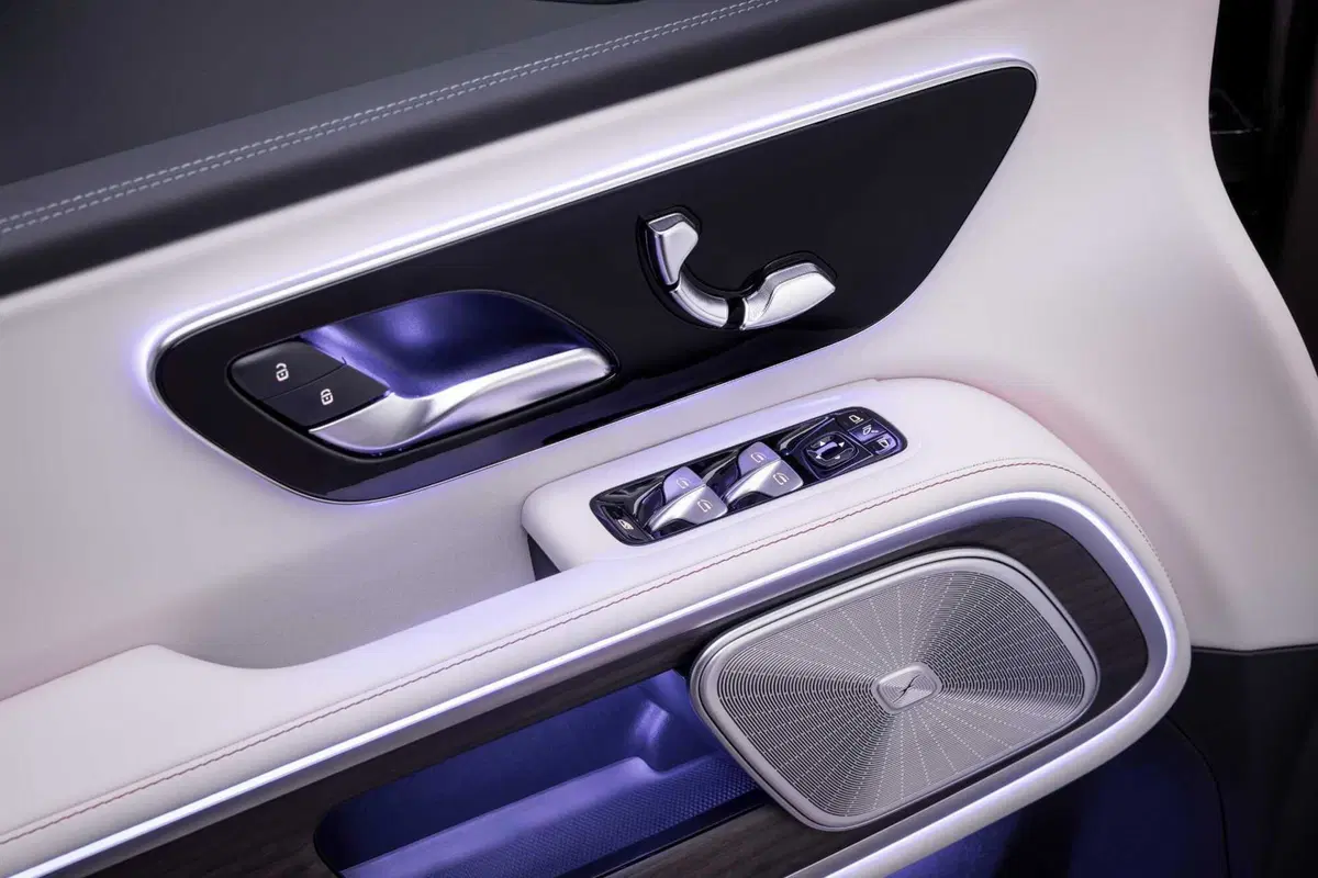 Mercedes VLE 2026: quando un van diventa una limousine, ma con una sala cinema [VIDEO] (4)