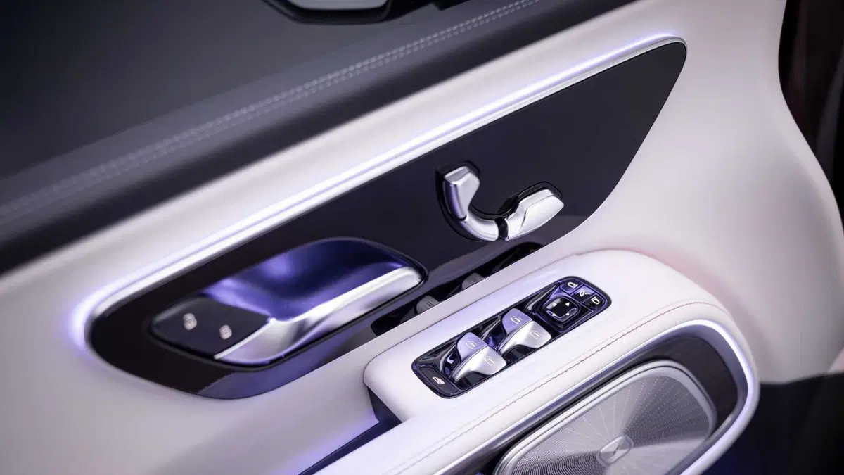 Mercedes VLE 2026: quando un van diventa una limousine, ma con una sala cinema [VIDEO] (7)