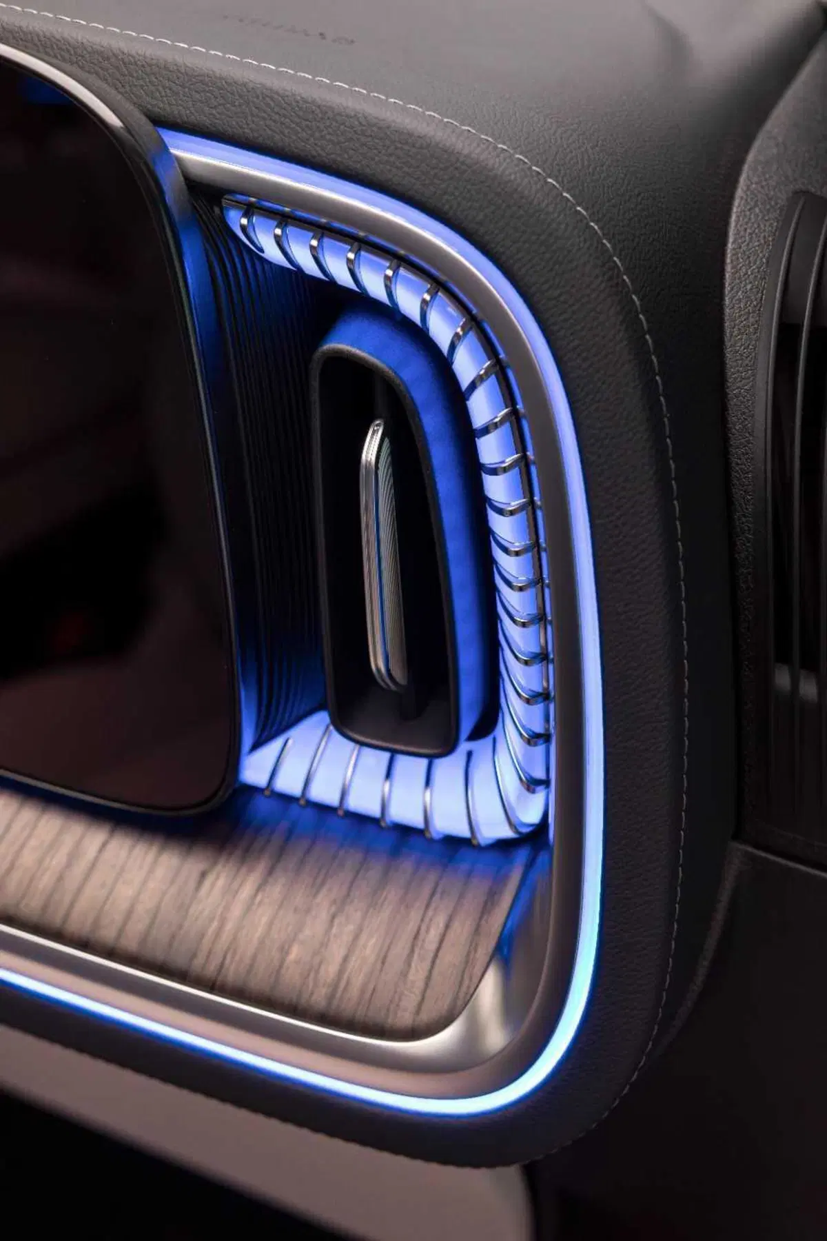 Mercedes VLE 2026: quando un van diventa una limousine, ma con una sala cinema [VIDEO] (9)